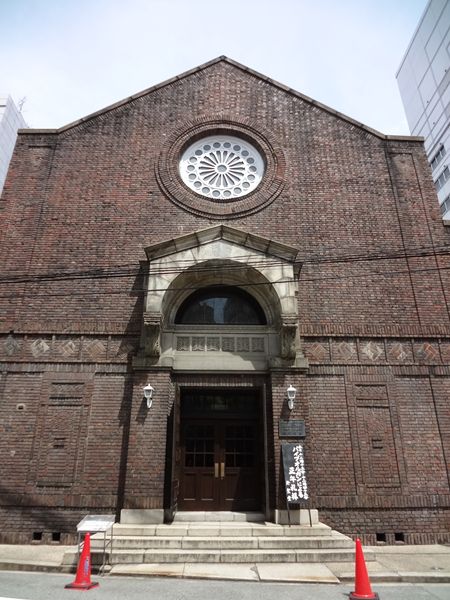 すっきりとした重厚感の～日本キリスト教団大阪教会