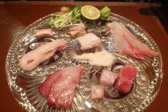 天満　「火遊びまこと」　日本酒飲み放題でブリとカツオとサバの食べ比べ！