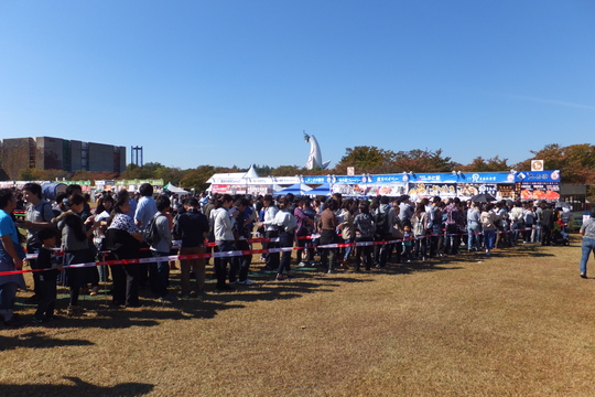 吹田・万博公園　「まんパク　２０１４」　巨大グルメフェス開催！　
