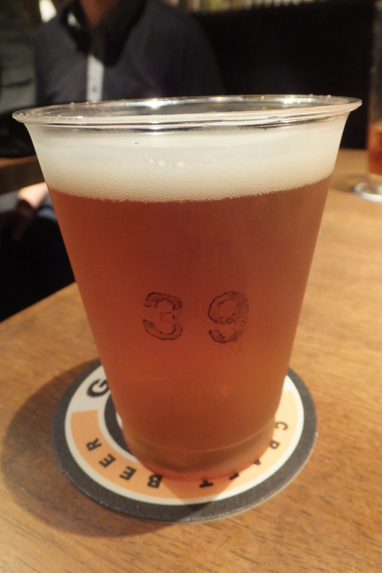 淡路町　「ＧＡＲＡＧＥ３９（ガレージサンキュー）」　１５種類のクラフトビールが味わえます！