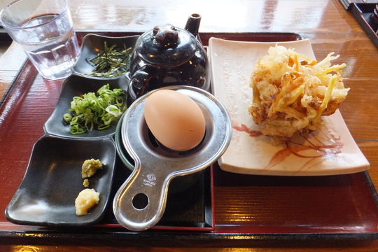 吹田・江坂　「穂の川製麺」　モチモチ麺の釜玉と海老入りかき揚げ！