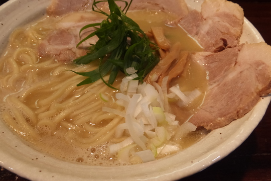 神崎川・三津屋　「桐麺」　ＪＥＴから受け継いだ鶏煮込みの鶏麺しょうゆ！