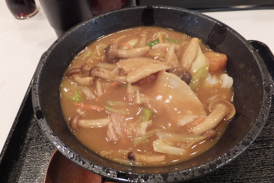 梅田・駅前第３ビル　「うだま」　野菜と豚肉の旨味が詰まった旨豚カレーうどん！