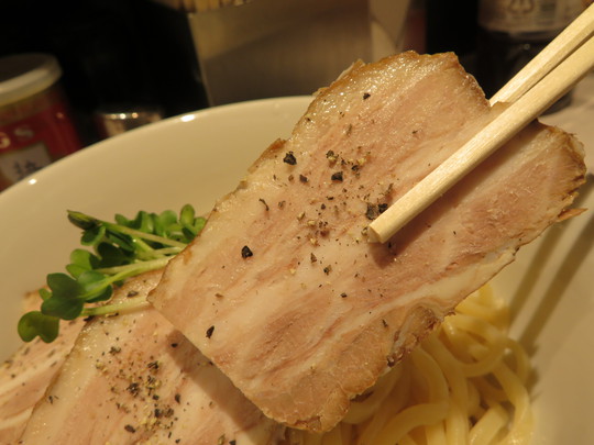 西・北堀江　「豚骨北堀江　サキムラ」　まったりと風味が楽しめる魚介豚骨つけ麺！