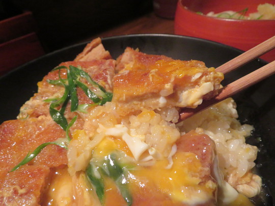 神戸・住吉　「伝統自家製麺　い蔵」　人気ナンバーワンの鰹出汁と熟成させたかえしの熟成だしのカツ丼！