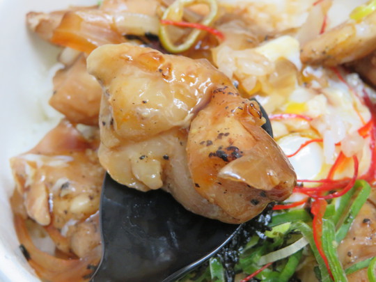 京橋　「はーばーど」　焼鳥丼と二種類のおにぎりが旨い！