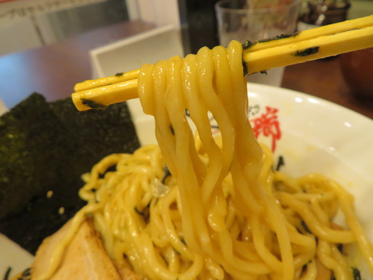 西・阿波座　「麺や　KEIJIRO　端（ずい）」　一番人気の全部のせがとても食べ応えあります！　