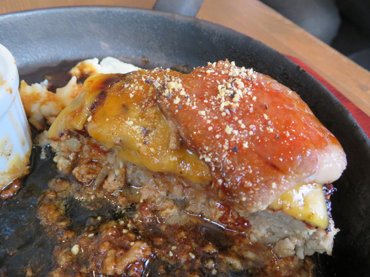 神戸・住吉　「津の田ミート」　やみつき旨辛ハンバーグがとてもジューシーで肉汁の旨味が味わえます！