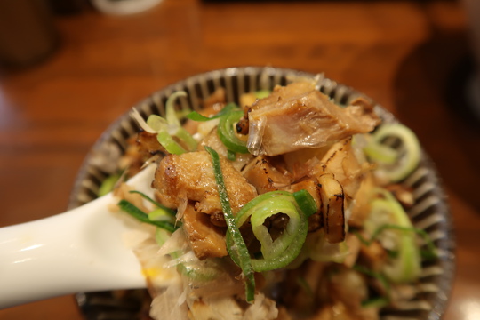 吹田・江坂　「中華蕎麦　ヤマネコ軒」　ボリューミーでデカいチャーシューが食べ応えあります！