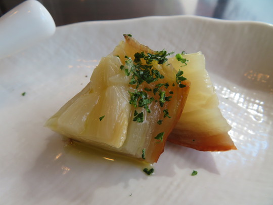 神戸・住吉　「ワイン食堂 Oyattosa! （オヤットサ！）」　この日のパスタランチは鶏肉のラグー荒挽きトマトパスタ！