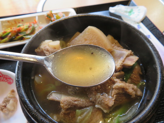 なんば　「韓国料理　吉祥」　熱々煮込まれた骨付きの豚カルビ定食！