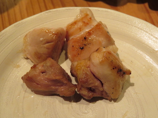 梅田・東通り商店街　「近江」　ブランド鶏の食べ比べが出来る焼鳥専門店！