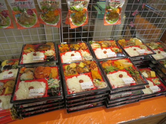 神戸・住吉　「内野家　お惣菜PLUS」　色々なお惣菜が詰まった日替わり弁当が楽しくて美味しいですよ！