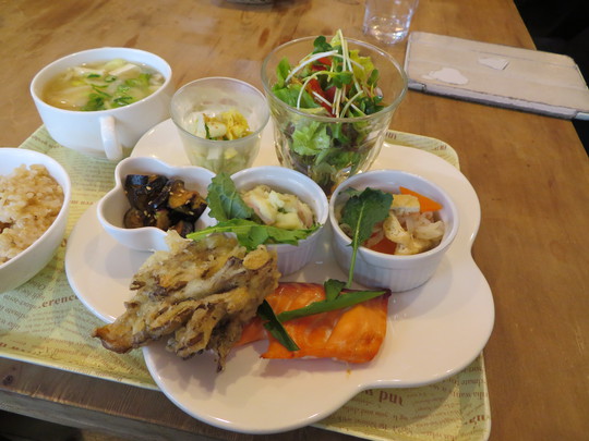 摂津･千里丘　「LOHAS　cafe （ロハス カフェ）」　色々食べれて身体に優しい日替わりプレートランチ！