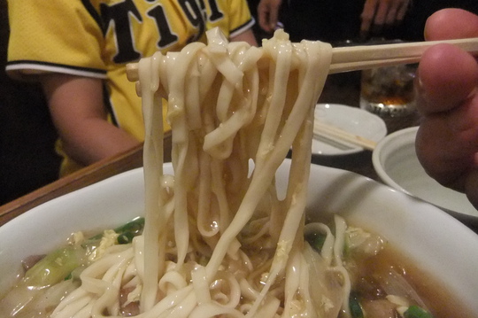 西宮・甲子園　「台湾料理　琥珀」　連勝を祝ってロー麺が旨い！