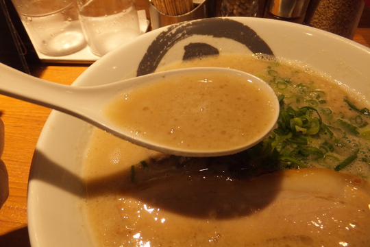 梅田　「シロマルベース」　一風堂のネクストブランド特濃スープ