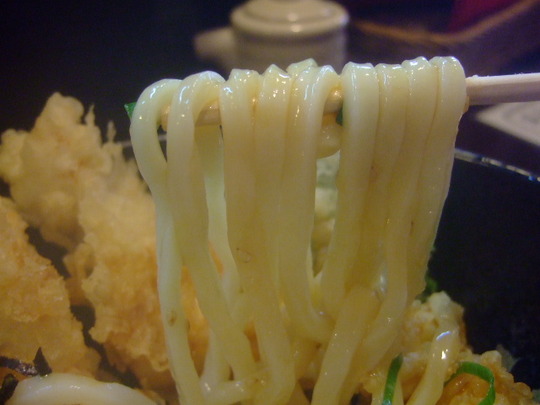 吹田・南千里　「柔製麺」モチモチの麺と出汁を関西風にアレンジ