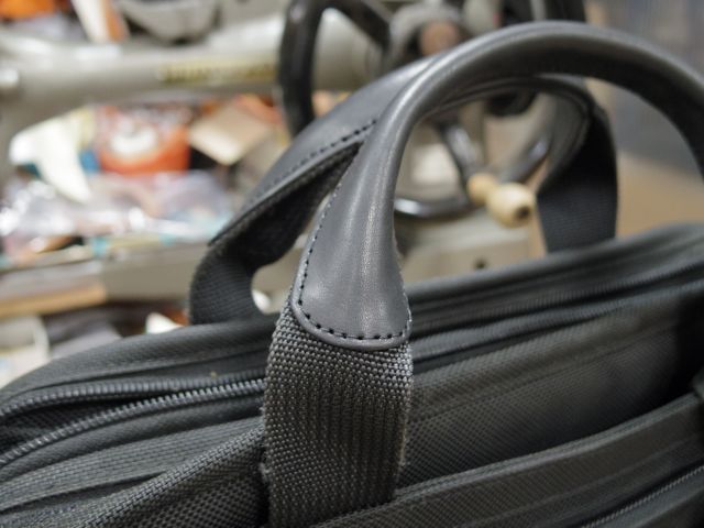TUMIトゥミの持ち手の革交換 TUMIトゥミの持ち手の革交換