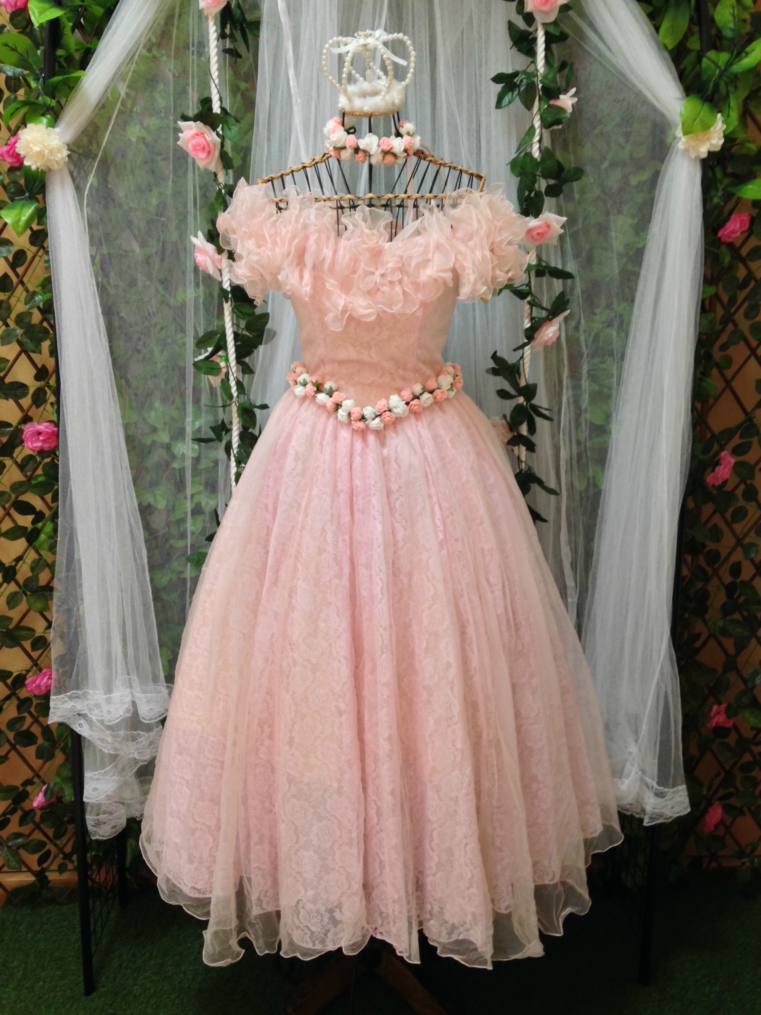 リメイク　お花いっぱいドレス　ピンク　カラードレス　変身スタジオ　フォトスタジオ　大阪　宝塚線