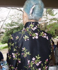 桜の衣装と桜の髪飾り