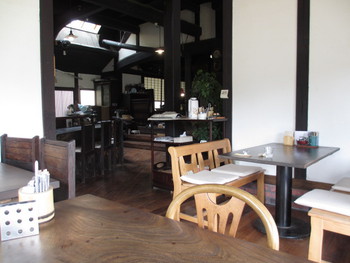亀岡の古民家カフェあたご屋さんで米粉バーガー