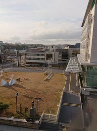 三田市役所　風の広場