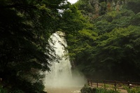 本日8月18日（木）の大滝ライトアップ：　中止　（大雨による河川増水で危険なため）