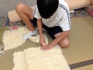職業体験　中学2年生　綿を扱うのも初めて　山口寝装店　手作り座布団　池田市　石橋商店街