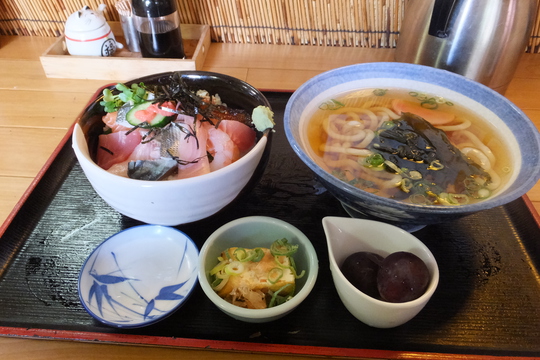 吹田・江坂　「銀すし」　寿司屋で頂く海鮮ちらし丼！