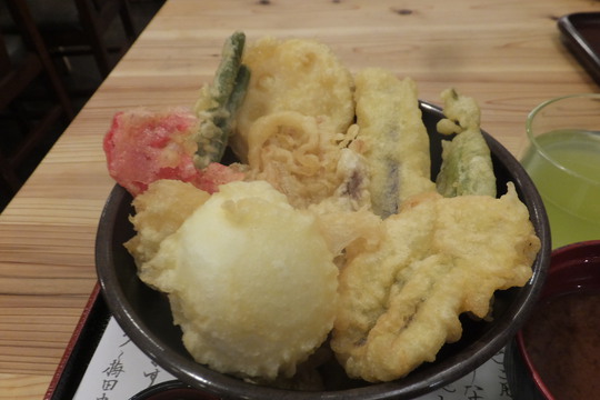 梅田　「てつたろう」　好きな天ぷらが好きなだけ乗せ放題の豪快な天丼ランチ！