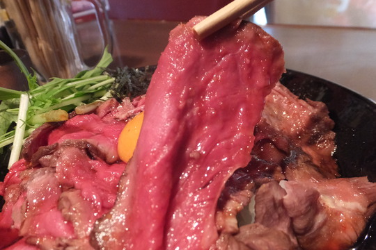 心斎橋・アメリカ村　「キャメルダイナー」　濃厚タレが決め手のローストビーフ丼！