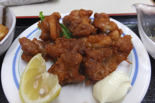 豊中・蛍池　「中華料理　ます」　ボリュームタップリの鶏の唐揚げ定食！