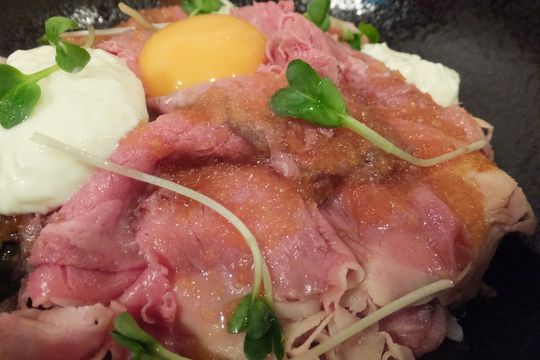 豊中・千里中央　「肉めしや」　特製ソースで頂く熟成芳醇ローストビーフ丼！
