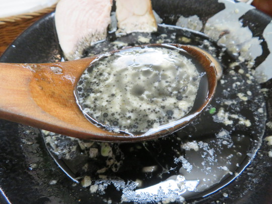 中央・なんば　「ぼっこ志」　苦味がクセになる煮玉子焦がし鶏白湯！