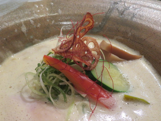 心斎橋・南船場　「麦×鶏（MUGITOTORI）」　クリーミーな鶏白湯に雲丹の風味が重なり極上のスープがまろやかで旨い！