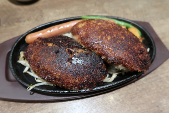 淀川・東三国　「１ポンドのステーキハンバーグ　タケル」　ジューシーで肉々しい超粗挽きハンバーグ！
