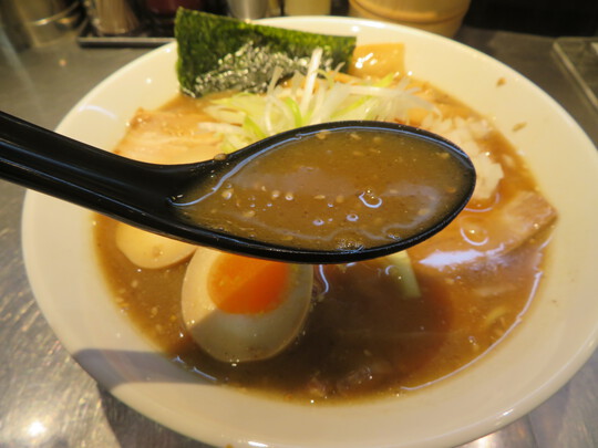 日本橋・ヲタロード　「らぁ麺や　続　〜TSUZUKU〜」　まろやかな豚骨魚介醤油のチャーシューらぁ麺！