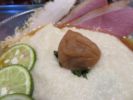 吹田・江坂　「武者麺の変」　夏期限定のとろろと酢橘の冷かけ蕎麦がまろやかで旨い！