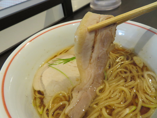 神戸・住吉　「豚一頭清湯麺」　スッキリした旨味たっぷりの豚清湯麺！