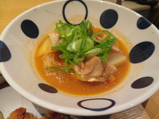 西宮・エビスタ西宮　「ミア食堂」　野菜がゴロゴロ入った人気のトマト豚汁セット！