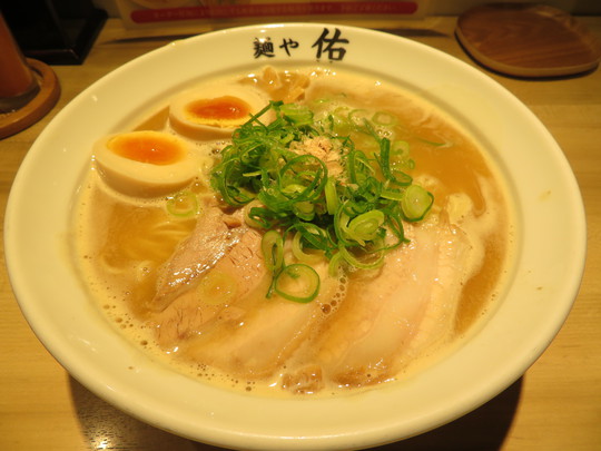 本町　「麺や　佑」　鶏×魚×豚のバランスいいトリプルスープの旨味が際立つらーめん！