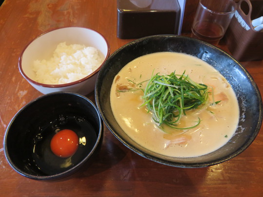 神戸・住吉　「弘雅流製麺」　鶏の旨味が詰まっている鶏骨醤油らーめん！