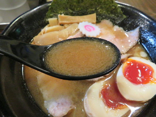 奈良・橿原　「麺屋　いちびり」　コクがあって旨い鶏豚骨魚介のまたおま系特製らーめん！
