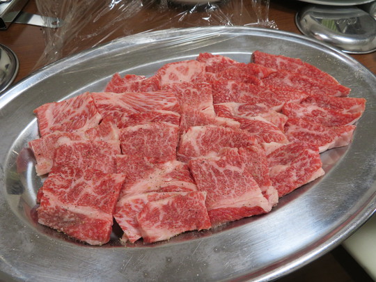神戸・西元町　「肉のオカダ」　和牛専門の精肉店のお肉をそのまま焼肉で頂けます！