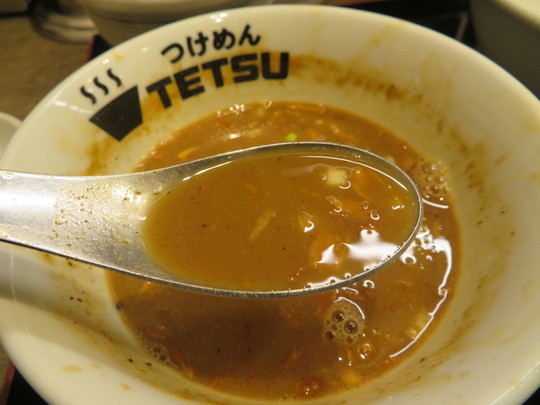 梅田・阪急三番街　「つけめんTETSU」　太麺の食べ応えあるつけめんとマッタリ旨い極チャーシュー丼！
