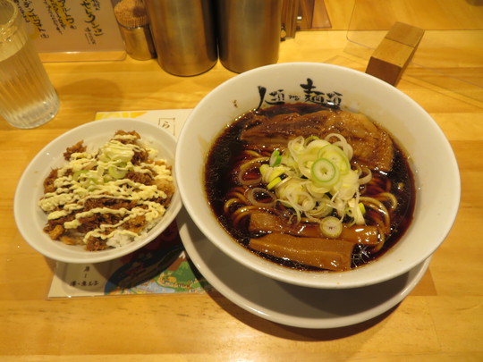淀川・西中島　「人類みな麺類」　ガツンと濃厚ならーめんmicroとたっぷりの豚丼！
