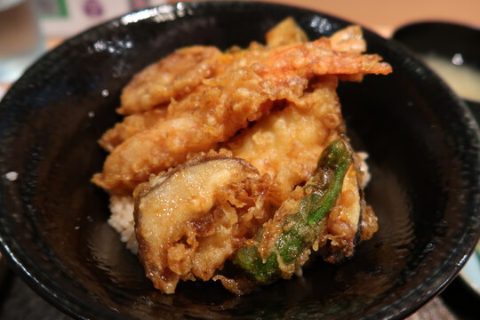 本町・船場センタービル　「健菜天　佳川」　上質の天丼がリーズナブルに頂けます！