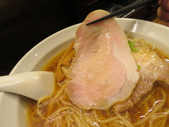 神戸・新在家　「麺や　一芯」　鶏の旨味がギュッと詰まった地鶏スープの鶏しょうゆらーめん！