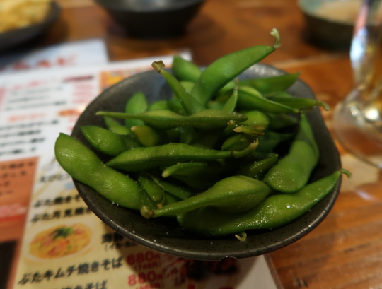 なんば・難波中　「手羽先の羽」　人気の焼鳥居酒屋ですね！