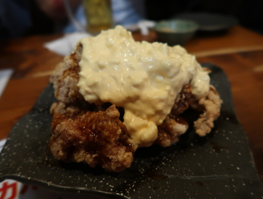 なんば・難波中　「手羽先の羽」　人気の焼鳥居酒屋ですね！